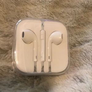 Apple earphones